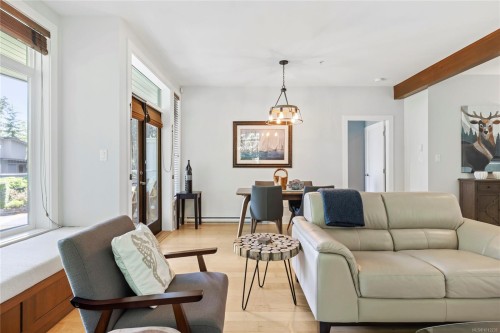 32-1059 Tanglewood Pl, Parksville, BC - Indoor Photo Showing Living Room