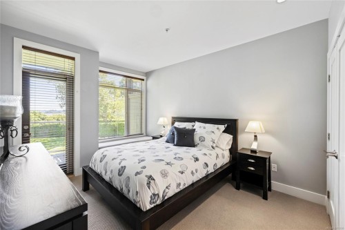 32-1059 Tanglewood Pl, Parksville, BC - Indoor Photo Showing Bedroom