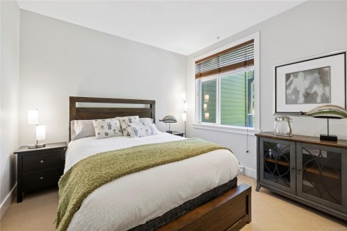 32-1059 Tanglewood Pl, Parksville, BC - Indoor Photo Showing Bedroom