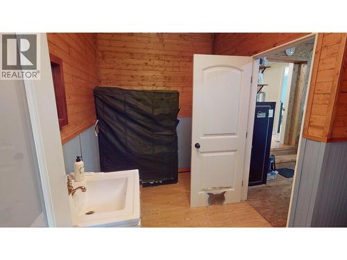 713 Tibbles Road, Quesnel, BC - Indoor Photo Showing Bathroom