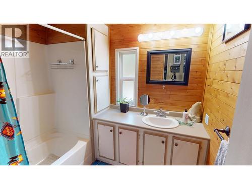 713 Tibbles Road, Quesnel, BC - Indoor Photo Showing Bathroom