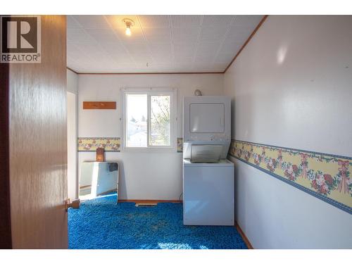 1549 110 Avenue, Dawson Creek, BC - Indoor Photo Showing Laundry Room