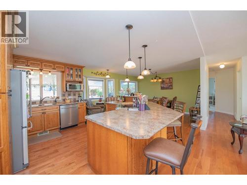 8841 Michael Drive, Coldstream, BC - Indoor Photo Showing Kitchen