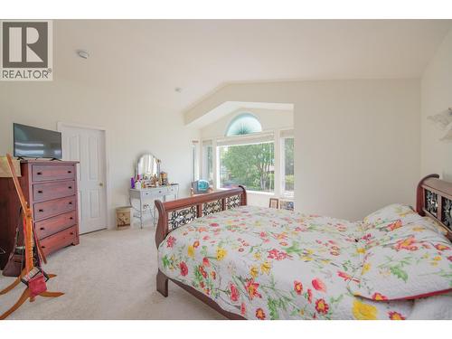 8841 Michael Drive, Coldstream, BC - Indoor Photo Showing Bedroom