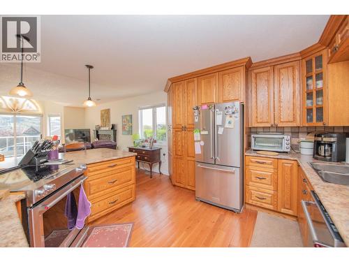 8841 Michael Drive, Coldstream, BC - Indoor Photo Showing Kitchen