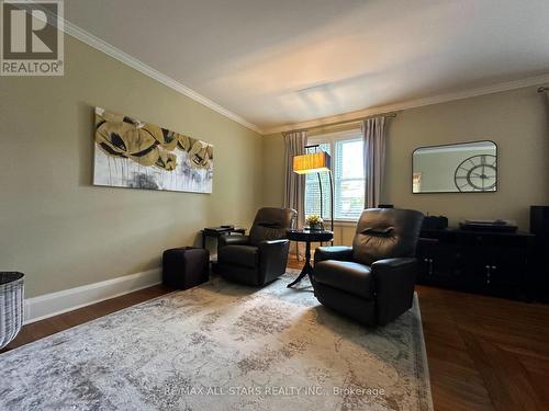 18 Joseph Street, Kawartha Lakes (Bobcaygeon), ON - Indoor Photo Showing Living Room