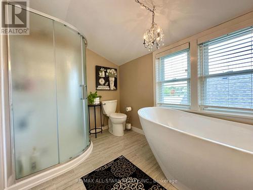 18 Joseph Street, Kawartha Lakes (Bobcaygeon), ON - Indoor Photo Showing Bathroom