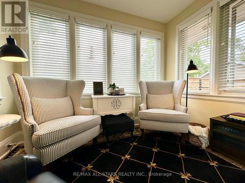 18 Joseph Street, Kawartha Lakes (Bobcaygeon), ON - Indoor Photo Showing Living Room