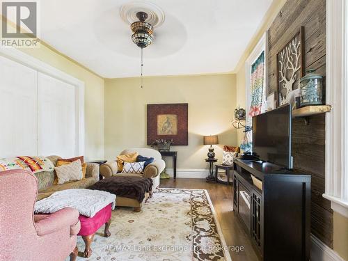 20 Queen Street, Huron-Kinloss, ON - Indoor Photo Showing Living Room