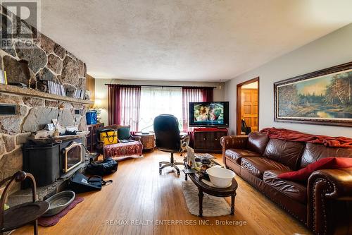 12909 5Th Line, Halton Hills, ON - Indoor Photo Showing Living Room