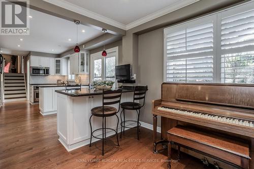 1858 Heather Hills Drive, Burlington, ON - Indoor Photo Showing Kitchen With Upgraded Kitchen