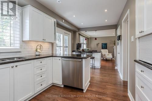 1858 Heather Hills Drive, Burlington, ON - Indoor Photo Showing Kitchen With Double Sink With Upgraded Kitchen