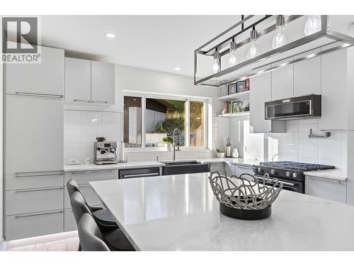 8195 Jackpine Road, Vernon, BC - Indoor Photo Showing Kitchen With Upgraded Kitchen