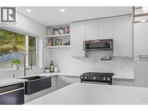 8195 Jackpine Road, Vernon, BC - Indoor Photo Showing Kitchen