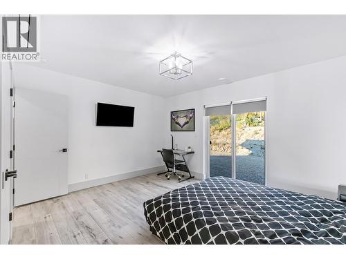 8195 Jackpine Road, Vernon, BC - Indoor Photo Showing Bedroom