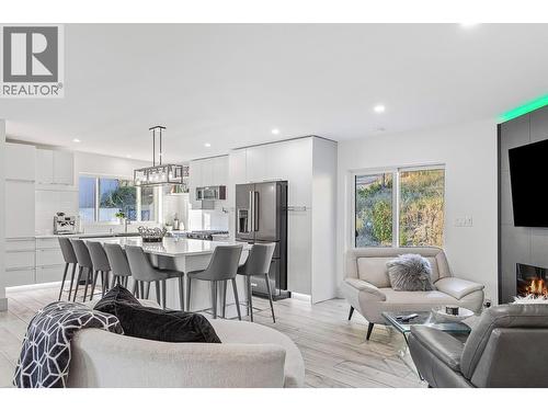 8195 Jackpine Road, Vernon, BC - Indoor