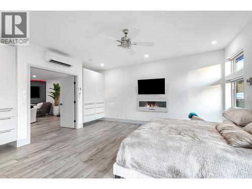 8195 Jackpine Road, Vernon, BC - Indoor Photo Showing Bedroom