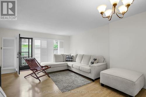 Living room - 60 - 634 Wonderland Road S, London South (South N), ON - Indoor Photo Showing Living Room