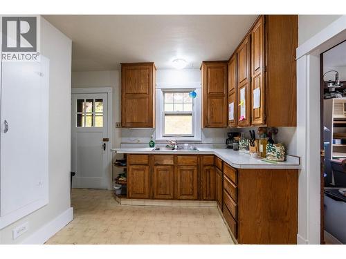 220-222 Vernon Street, Nelson, BC - Indoor Photo Showing Kitchen With Double Sink