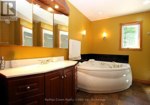 130B Barrett Road, Nipissing (Commanda), ON - Indoor Photo Showing Bathroom