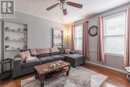147 Geneva Street, St. Catharines (Downtown), ON - Indoor Photo Showing Living Room