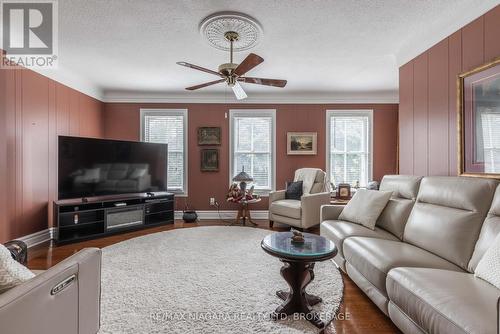 147 Geneva Street, St. Catharines (Downtown), ON - Indoor Photo Showing Living Room