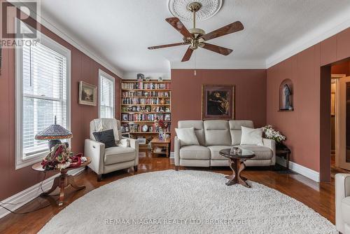 147 Geneva Street, St. Catharines (Downtown), ON - Indoor Photo Showing Living Room