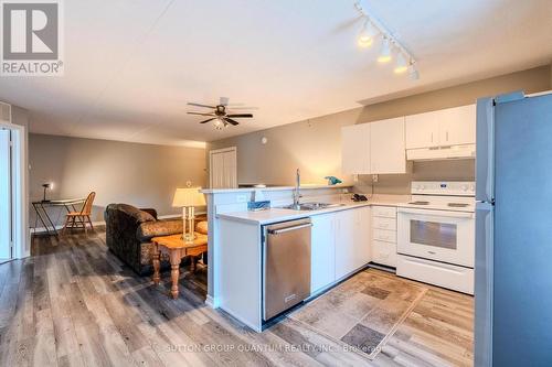 112 - 4013 Kilmer Drive, Burlington, ON - Indoor Photo Showing Kitchen