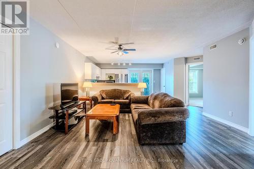 112 - 4013 Kilmer Drive, Burlington, ON - Indoor Photo Showing Living Room
