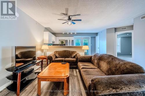 112 - 4013 Kilmer Drive, Burlington, ON - Indoor Photo Showing Living Room