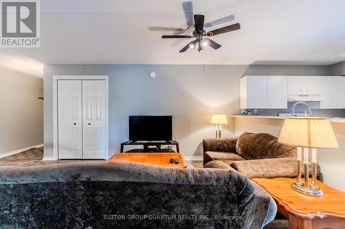 112 - 4013 Kilmer Drive, Burlington, ON - Indoor Photo Showing Living Room