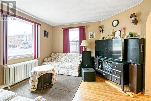 397 Lloyd, Sudbury, ON - Indoor Photo Showing Living Room