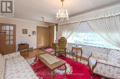 Large living room - 9 Hawthorne Avenue, St. Catharines (Carlton/Bunting), ON - Indoor Photo Showing Living Room