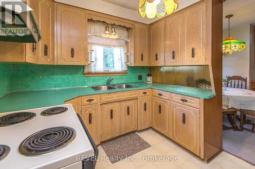 Kitchen - 9 Hawthorne Avenue, St. Catharines (Carlton/Bunting), ON - Indoor Photo Showing Kitchen With Double Sink