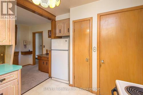 9 Hawthorne Avenue, St. Catharines (Carlton/Bunting), ON - Indoor Photo Showing Kitchen