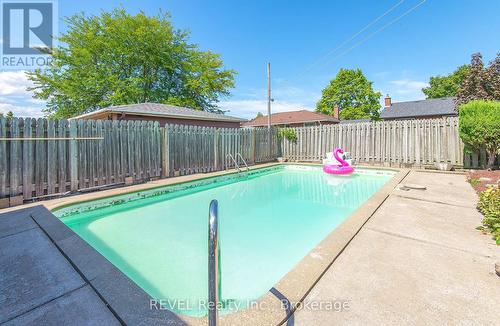 9 Hawthorne Avenue, St. Catharines (Carlton/Bunting), ON - Outdoor With In Ground Pool