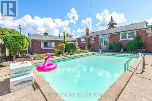 9 Hawthorne Avenue, St. Catharines (Carlton/Bunting), ON - Outdoor With In Ground Pool