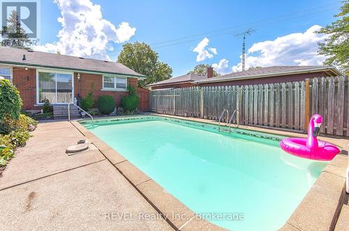 9 Hawthorne Avenue, St. Catharines (Carlton/Bunting), ON - Outdoor With In Ground Pool