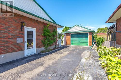 One car garage and separate side entrance - 9 Hawthorne Avenue, St. Catharines (Carlton/Bunting), ON - Outdoor With Exterior
