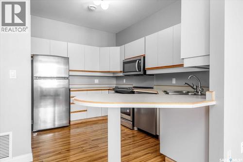 801 1867 Hamilton Street, Regina, SK - Indoor Photo Showing Kitchen With Double Sink