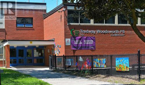 710 - 8 Lee Centre Drive, Toronto, ON - Outdoor