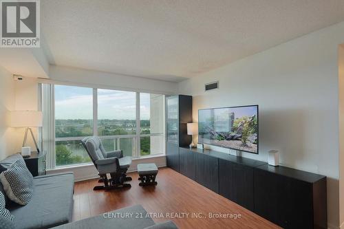 710 - 8 Lee Centre Drive, Toronto, ON - Indoor Photo Showing Living Room