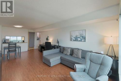710 - 8 Lee Centre Drive, Toronto, ON - Indoor Photo Showing Living Room