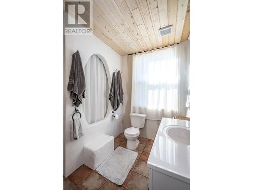 1450 Stewart Creek Road, Christina Lake, BC - Indoor Photo Showing Bathroom