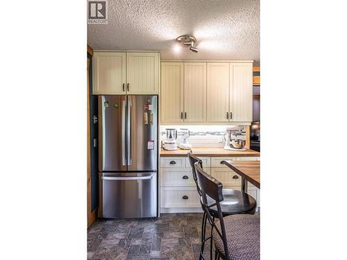 1732 Oberg Johnson Road, Golden, BC - Indoor Photo Showing Kitchen