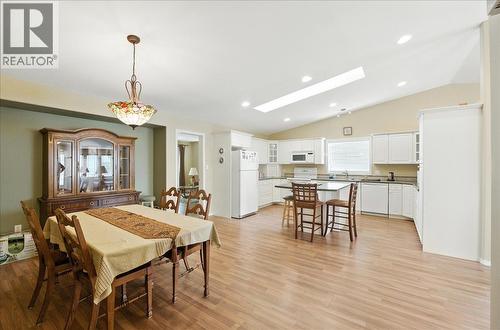 7761 Devito Drive, Trail, BC - Indoor Photo Showing Dining Room