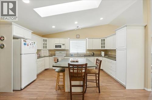 7761 Devito Drive, Trail, BC - Indoor Photo Showing Kitchen