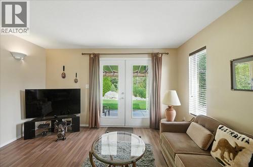 7761 Devito Drive, Trail, BC - Indoor Photo Showing Living Room