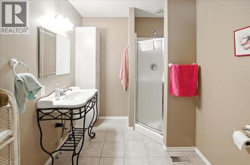 7761 Devito Drive, Trail, BC - Indoor Photo Showing Bathroom