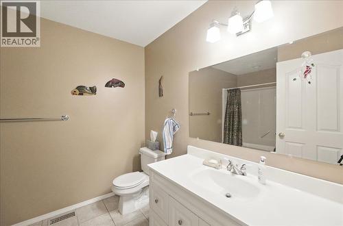 7761 Devito Drive, Trail, BC - Indoor Photo Showing Bathroom
